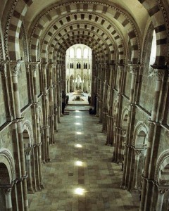 vézelay-chemin-lumiere-basilique